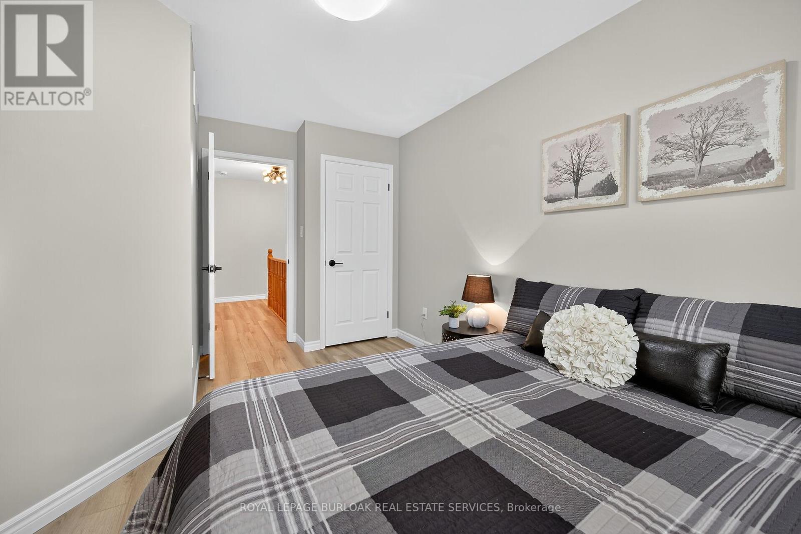 28 - 2015 Cleaver Avenue, Burlington, Ontario  L7M 4J7 - Photo 25 - W12481047