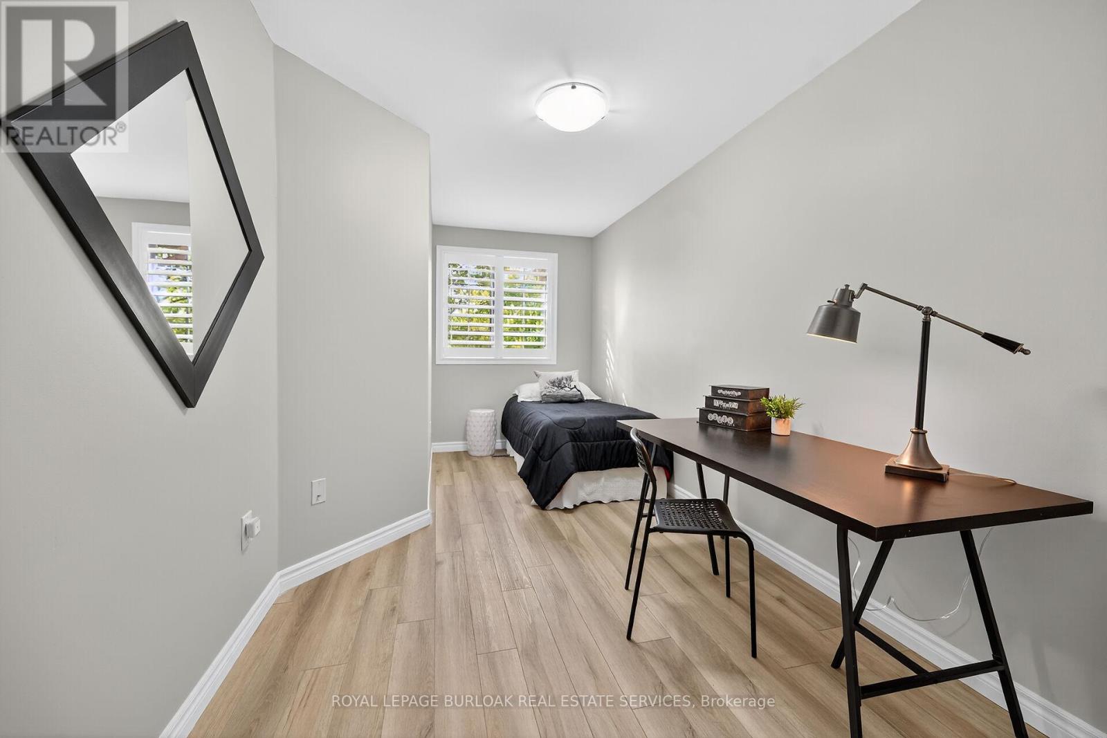 28 - 2015 Cleaver Avenue, Burlington, Ontario  L7M 4J7 - Photo 27 - W12481047