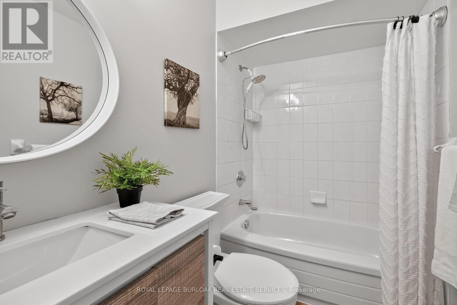 28 - 2015 Cleaver Avenue, Burlington, Ontario  L7M 4J7 - Photo 30 - W12481047