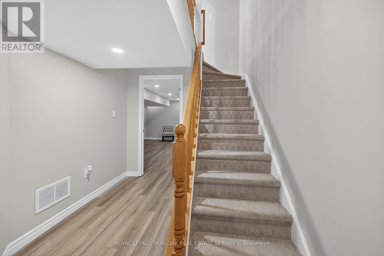 28 - 2015 Cleaver Avenue, Burlington, Ontario  L7M 4J7 - Photo 32 - W12481047