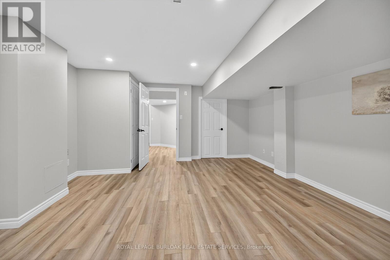 28 - 2015 Cleaver Avenue, Burlington, Ontario  L7M 4J7 - Photo 36 - W12481047