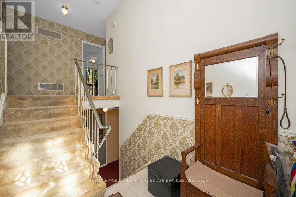 2063 Waters Edge Drive, Oakville, Ontario  L6L 1A3 - Photo 15 - W12481050