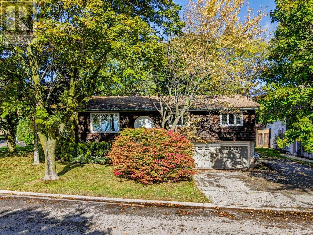 2063 Waters Edge Drive, Oakville, Ontario  L6L 1A3 - Photo 2 - W12481050