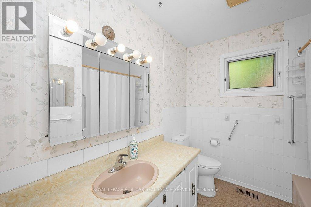 2063 Waters Edge Drive, Oakville, Ontario  L6L 1A3 - Photo 25 - W12481050