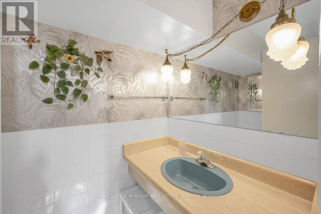 2063 Waters Edge Drive, Oakville, Ontario  L6L 1A3 - Photo 30 - W12481050