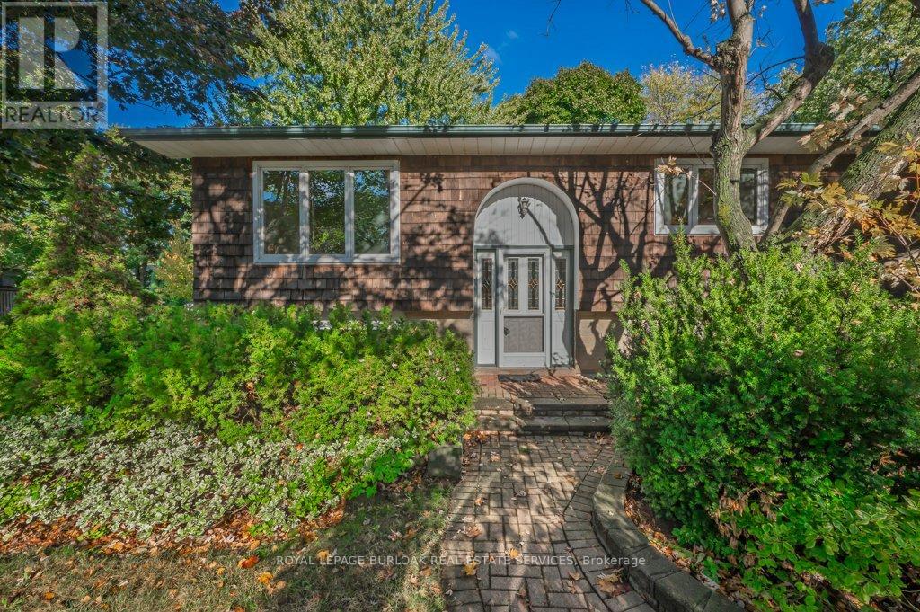2063 Waters Edge Drive, Oakville, Ontario  L6L 1A3 - Photo 4 - W12481050