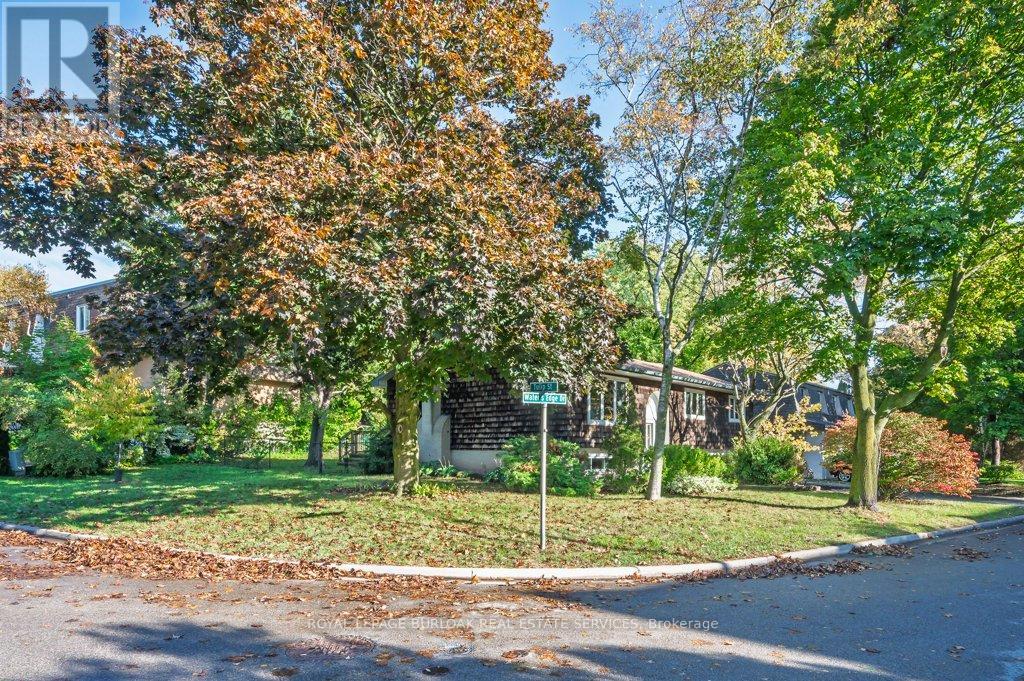 2063 Waters Edge Drive, Oakville, Ontario  L6L 1A3 - Photo 5 - W12481050