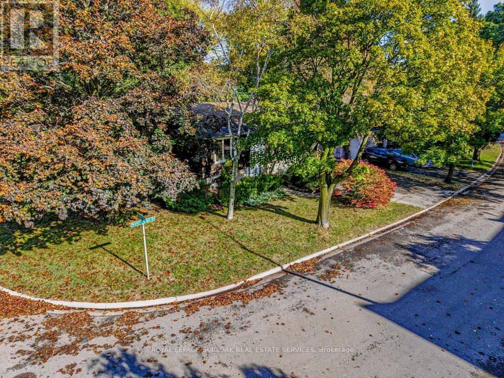 2063 Waters Edge Drive, Oakville, Ontario  L6L 1A3 - Photo 6 - W12481050