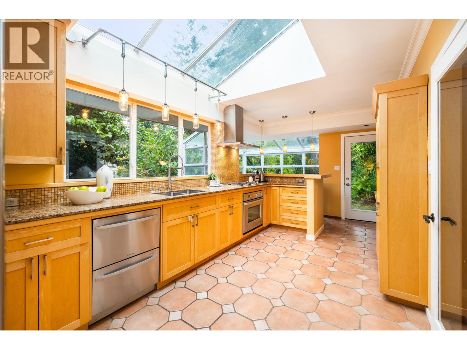 1090 W Keith Road, North Vancouver, British Columbia  V7P 1Y5 - Photo 13 - R3061728