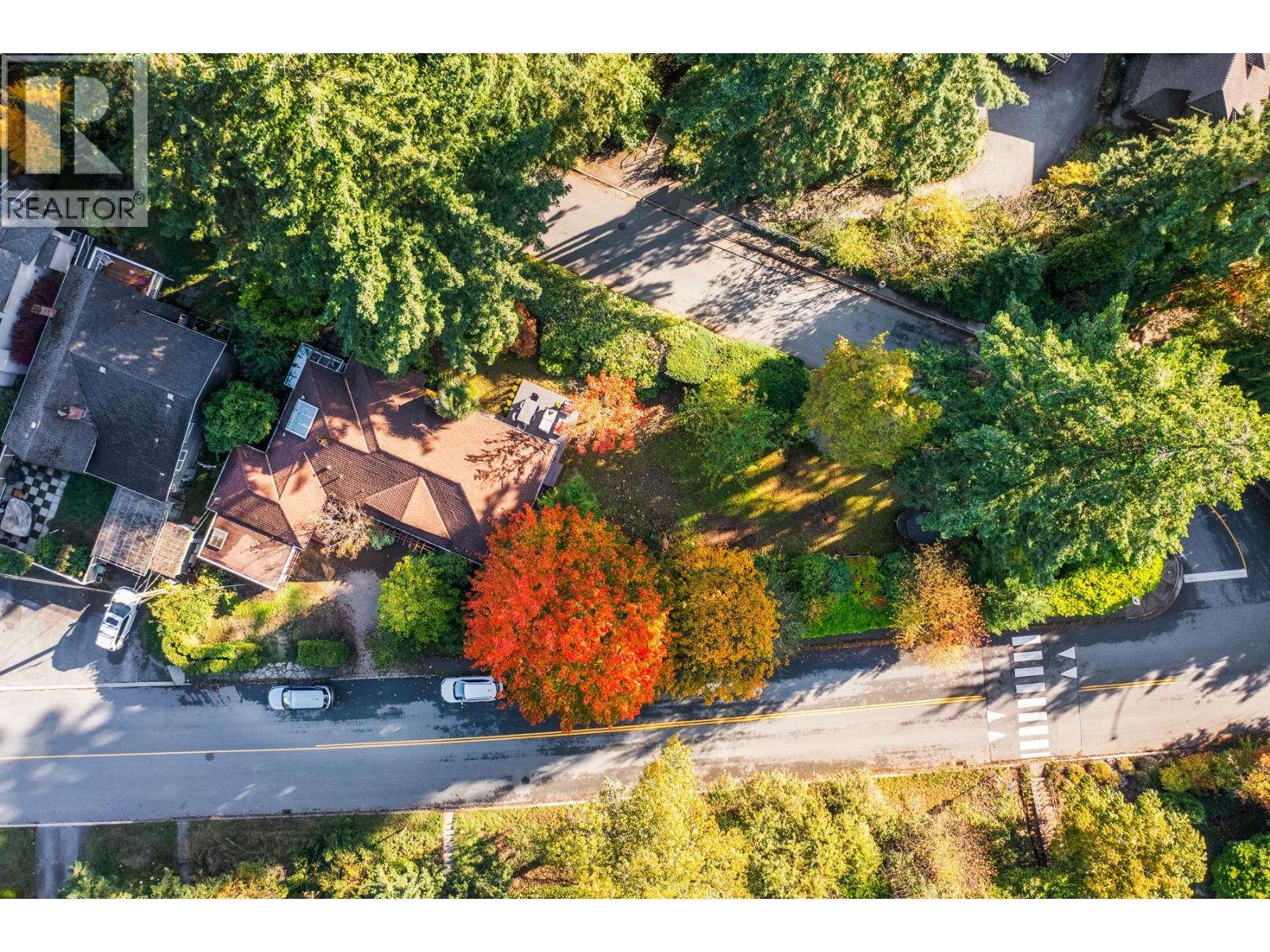 1090 W Keith Road, North Vancouver, British Columbia  V7P 1Y5 - Photo 2 - R3061728