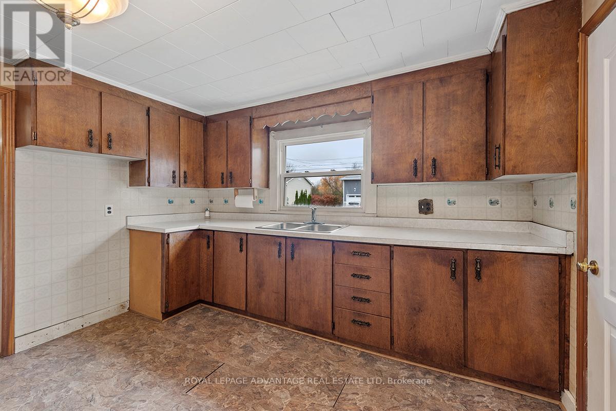25 Brock Street N, Perth, Ontario  K7H 1Y9 - Photo 11 - X12481070
