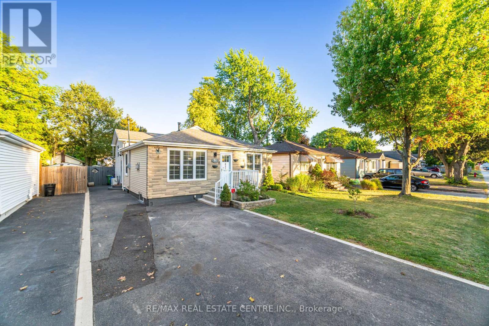 91 East 44th Street, Hamilton, Ontario  L8T 3G9 - Photo 3 - X12481013