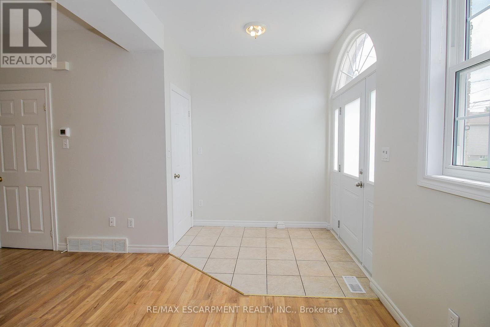 27b Walnut Street, St. Catharines, Ontario  L2T 1H6 - Photo 10 - X12481040