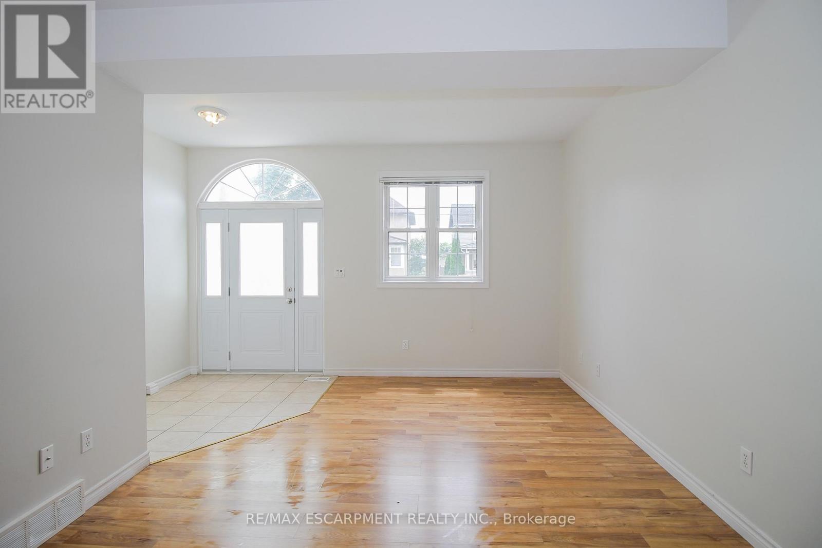 27b Walnut Street, St. Catharines, Ontario  L2T 1H6 - Photo 11 - X12481040