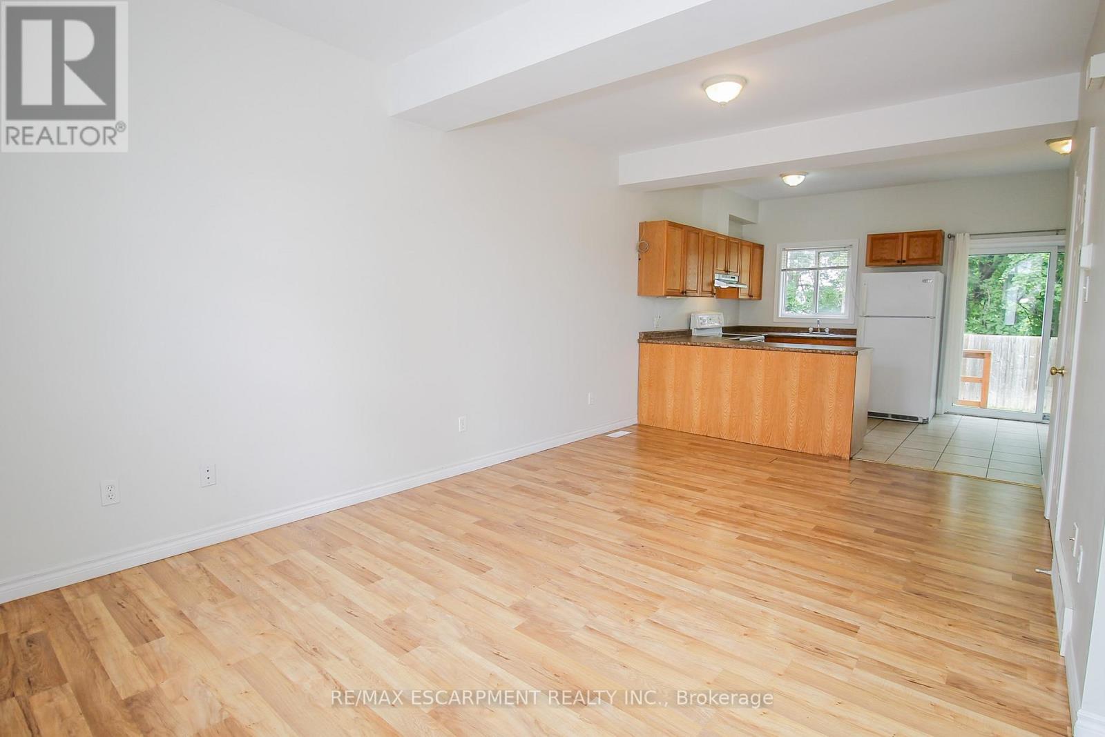 27b Walnut Street, St. Catharines, Ontario  L2T 1H6 - Photo 14 - X12481040