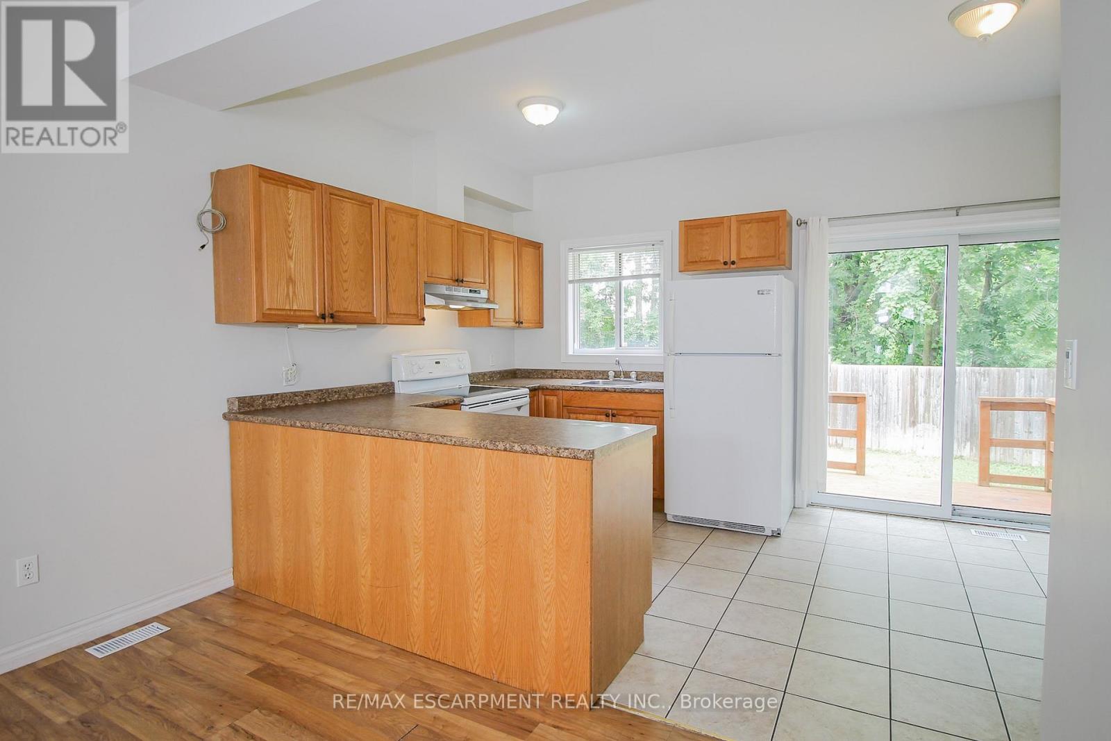 27b Walnut Street, St. Catharines, Ontario  L2T 1H6 - Photo 16 - X12481040