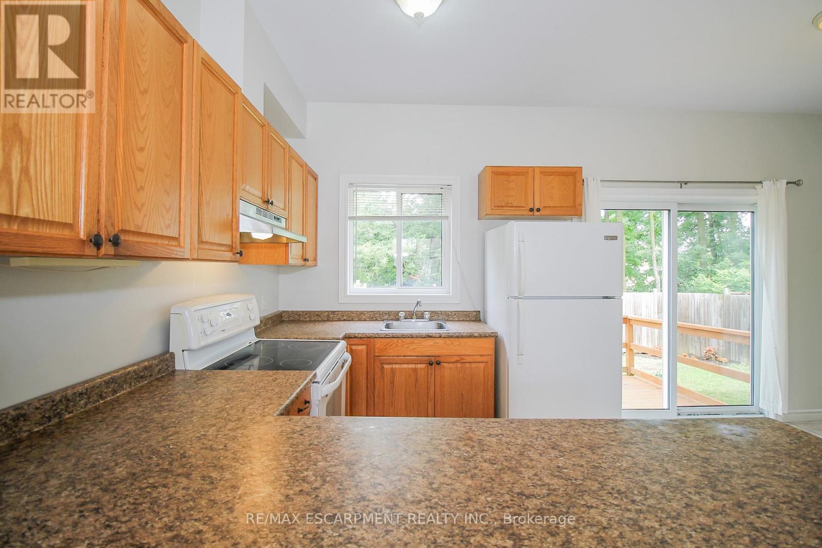 27b Walnut Street, St. Catharines, Ontario  L2T 1H6 - Photo 17 - X12481040