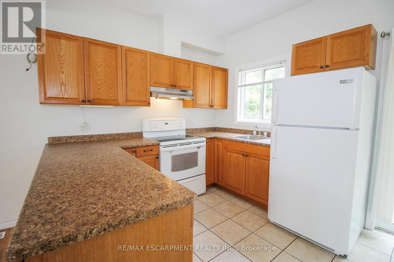 27b Walnut Street, St. Catharines, Ontario  L2T 1H6 - Photo 22 - X12481040