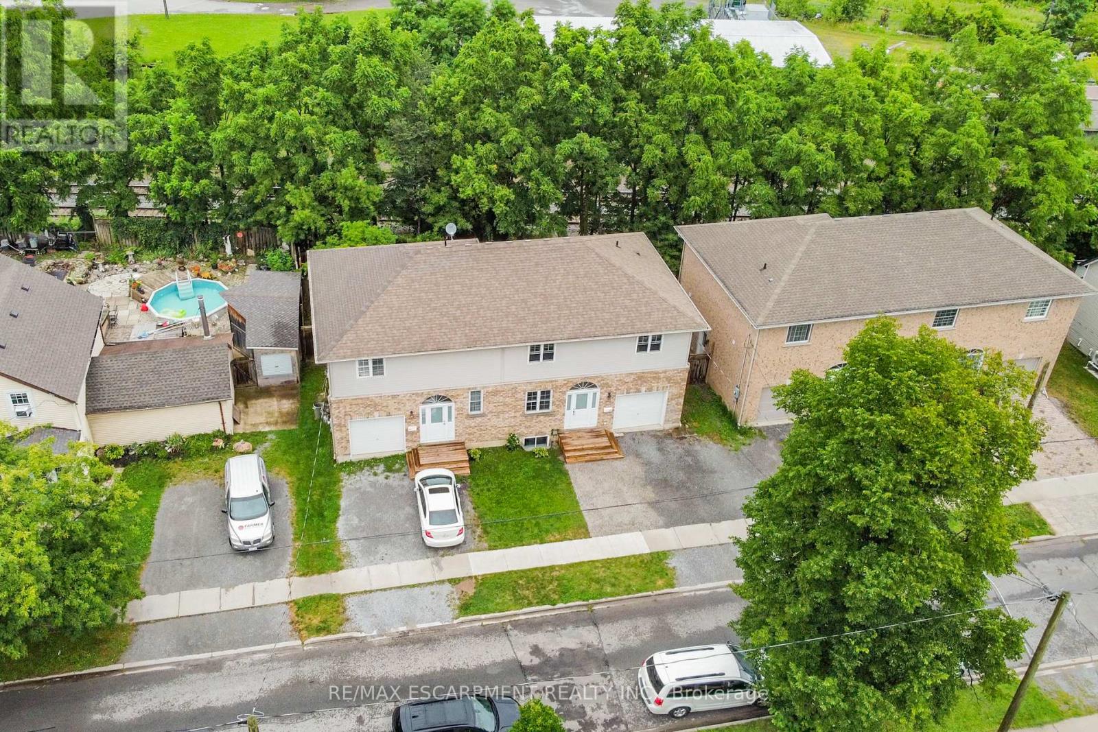 27b Walnut Street, St. Catharines, Ontario  L2T 1H6 - Photo 3 - X12481040