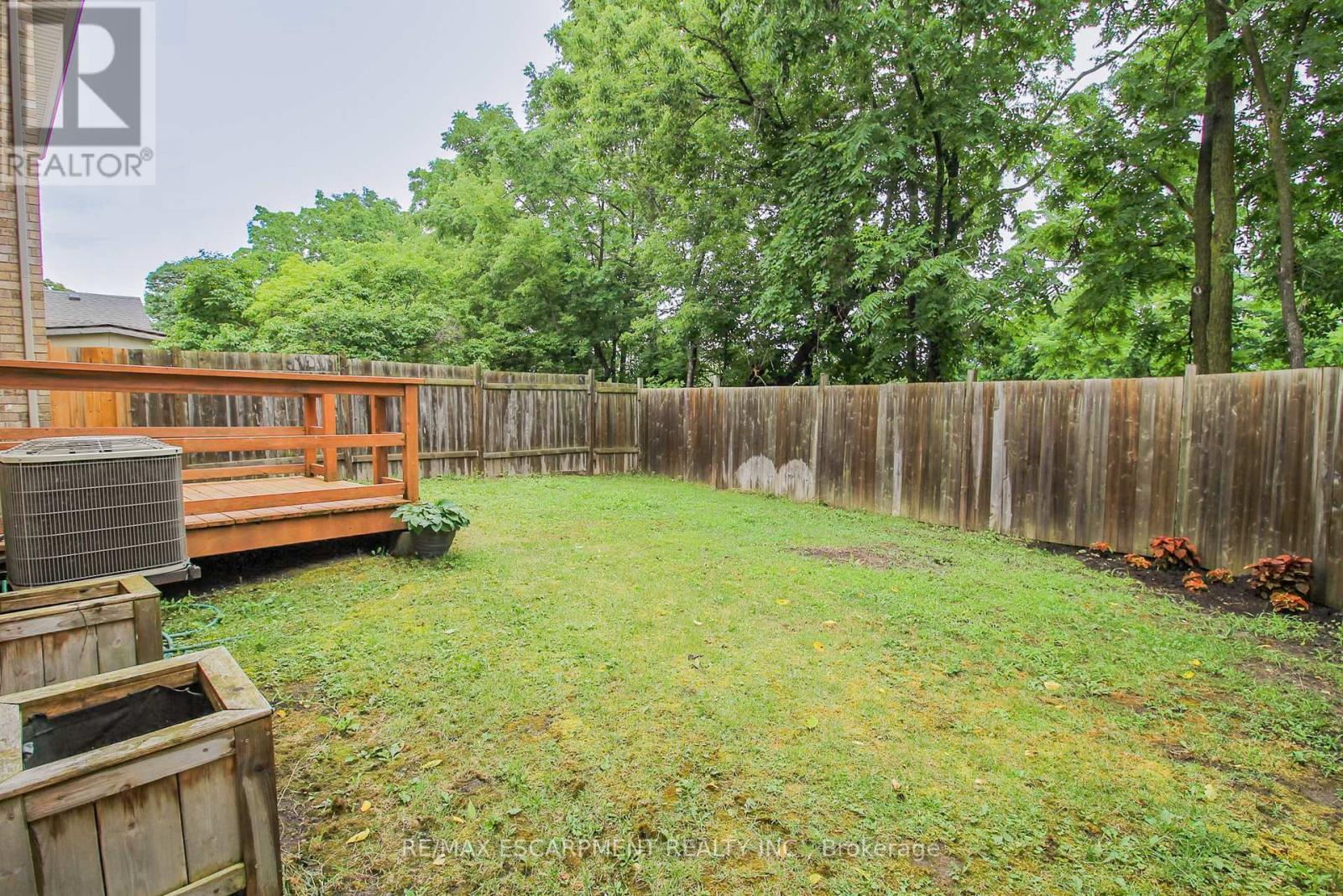 27b Walnut Street, St. Catharines, Ontario  L2T 1H6 - Photo 4 - X12481040