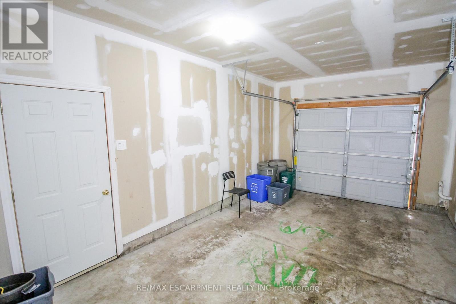 27b Walnut Street, St. Catharines, Ontario  L2T 1H6 - Photo 44 - X12481040