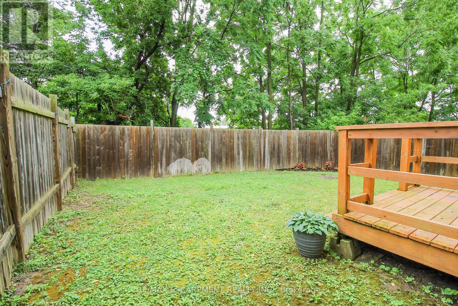 27b Walnut Street, St. Catharines, Ontario  L2T 1H6 - Photo 5 - X12481040