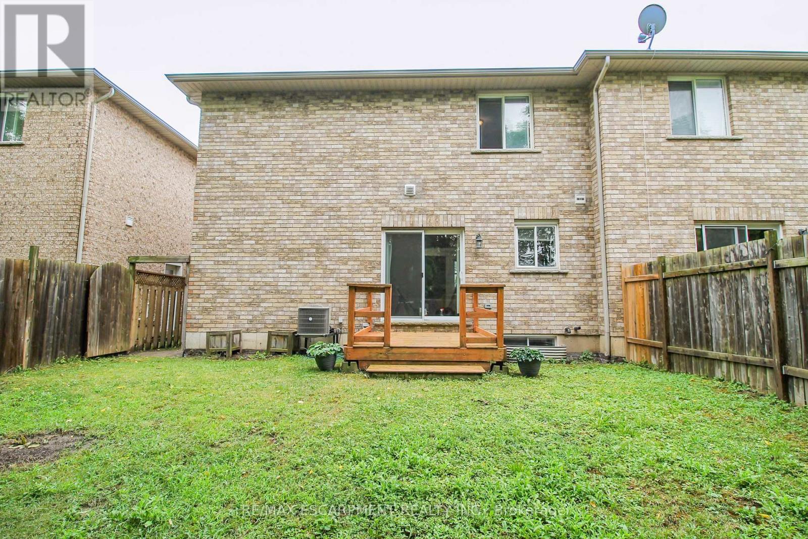 27b Walnut Street, St. Catharines, Ontario  L2T 1H6 - Photo 6 - X12481040