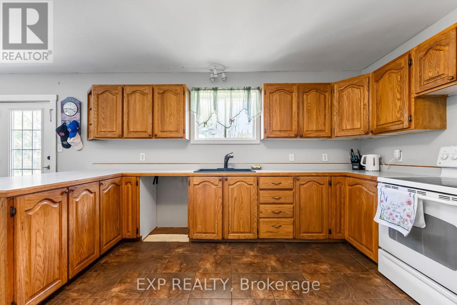 91 Hillcrest Avenue, Killaloe, Ontario  K0J 2N0 - Photo 12 - X12481121