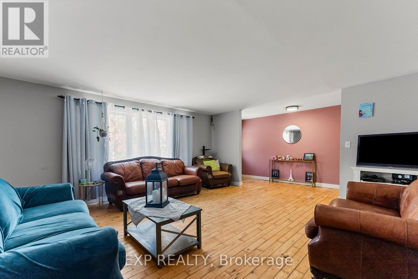 91 Hillcrest Avenue, Killaloe, Ontario  K0J 2N0 - Photo 9 - X12481121