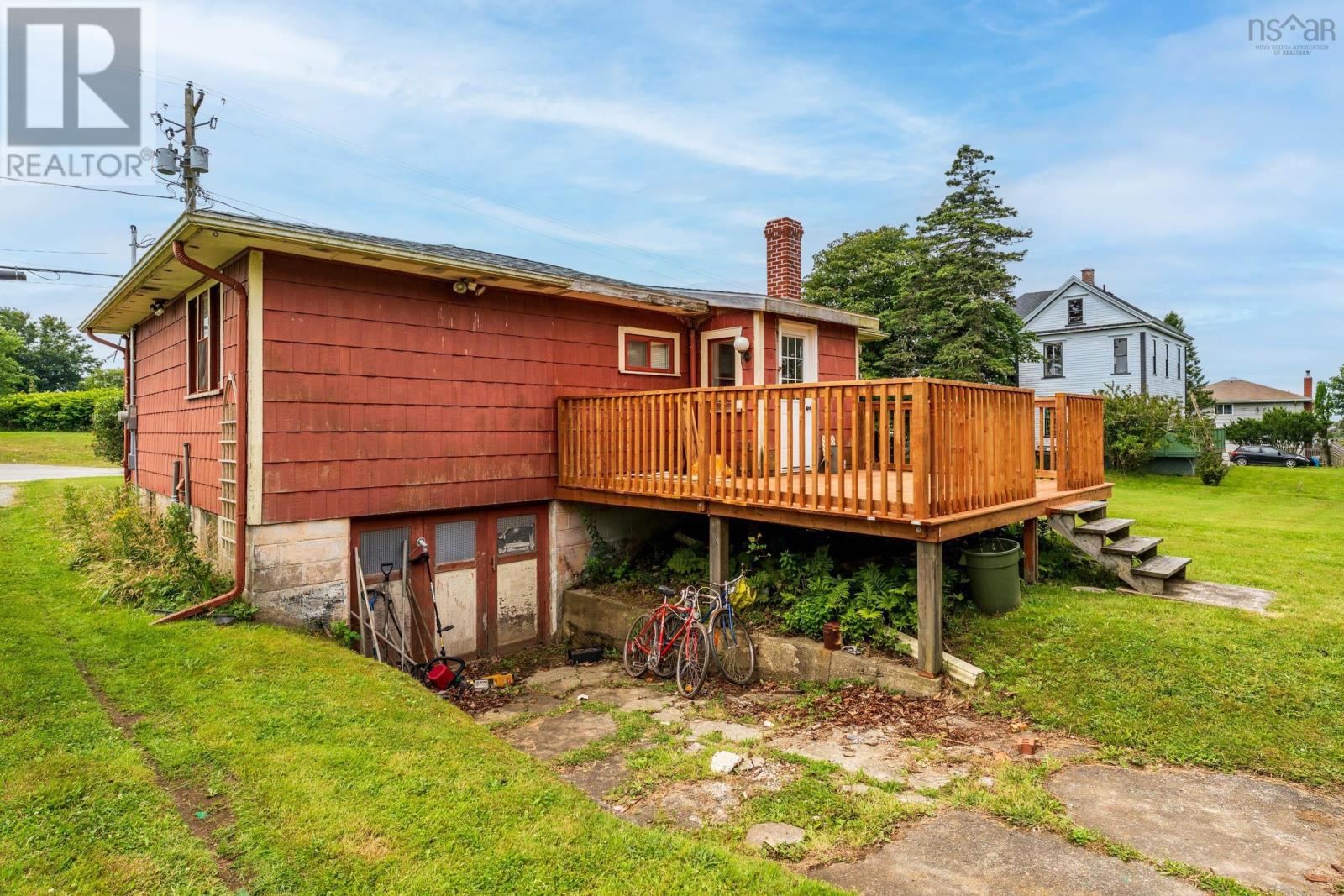 18 Shaw Avenue, Yarmouth, Nova Scotia  B5A 2T9 - Photo 27 - 202518398