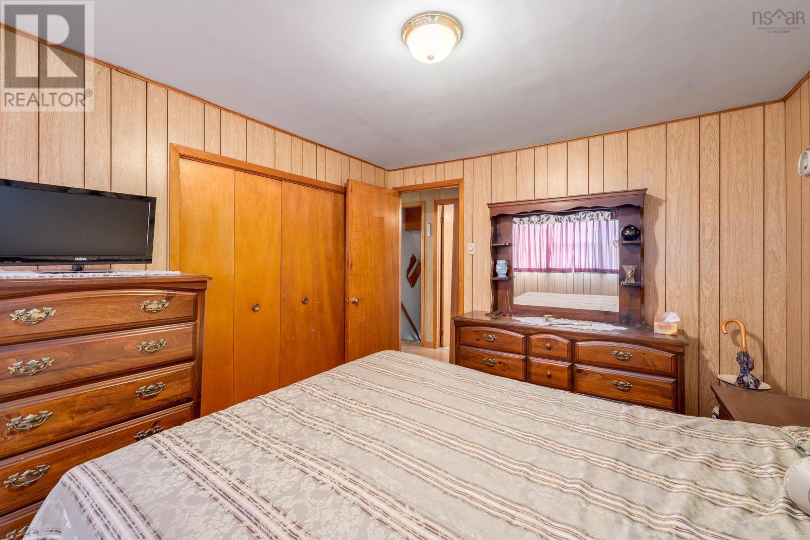 18 Shaw Avenue, Yarmouth, Nova Scotia  B5A 2T9 - Photo 11 - 202518398