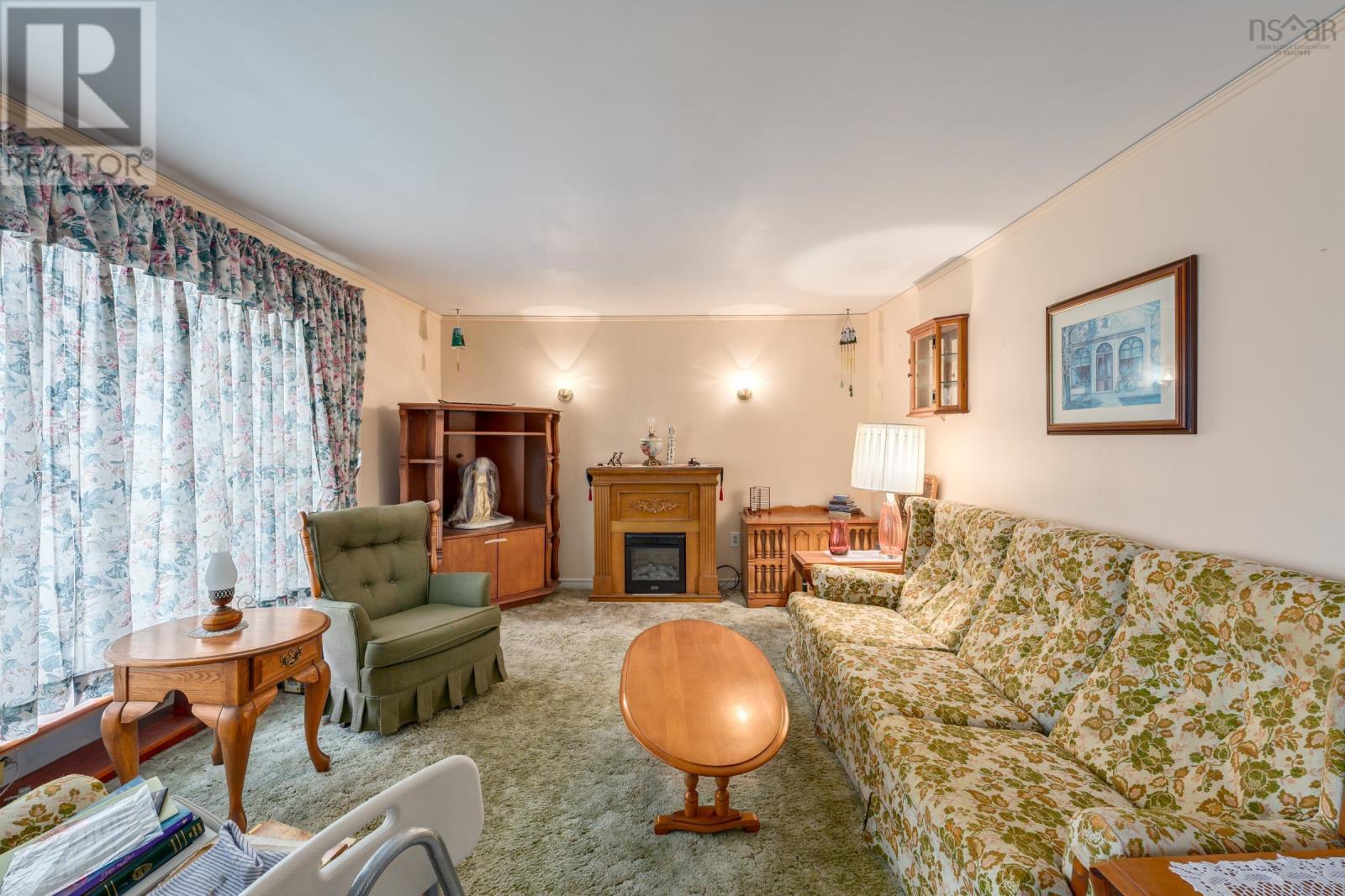 18 Shaw Avenue, Yarmouth, Nova Scotia  B5A 2T9 - Photo 2 - 202518398