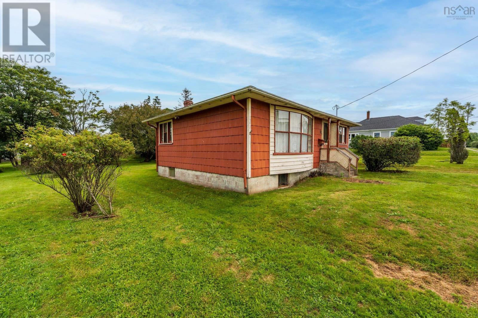 18 Shaw Avenue, Yarmouth, Nova Scotia  B5A 2T9 - Photo 30 - 202518398