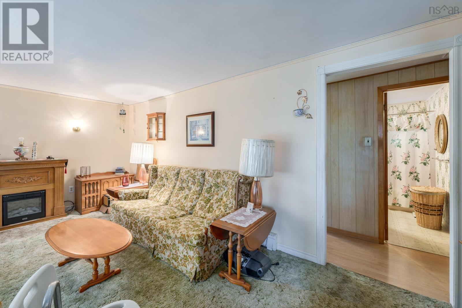 18 Shaw Avenue, Yarmouth, Nova Scotia  B5A 2T9 - Photo 4 - 202518398