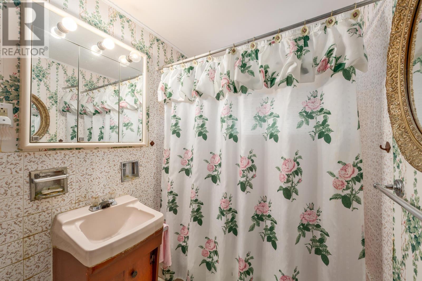 18 Shaw Avenue, Yarmouth, Nova Scotia  B5A 2T9 - Photo 5 - 202518398