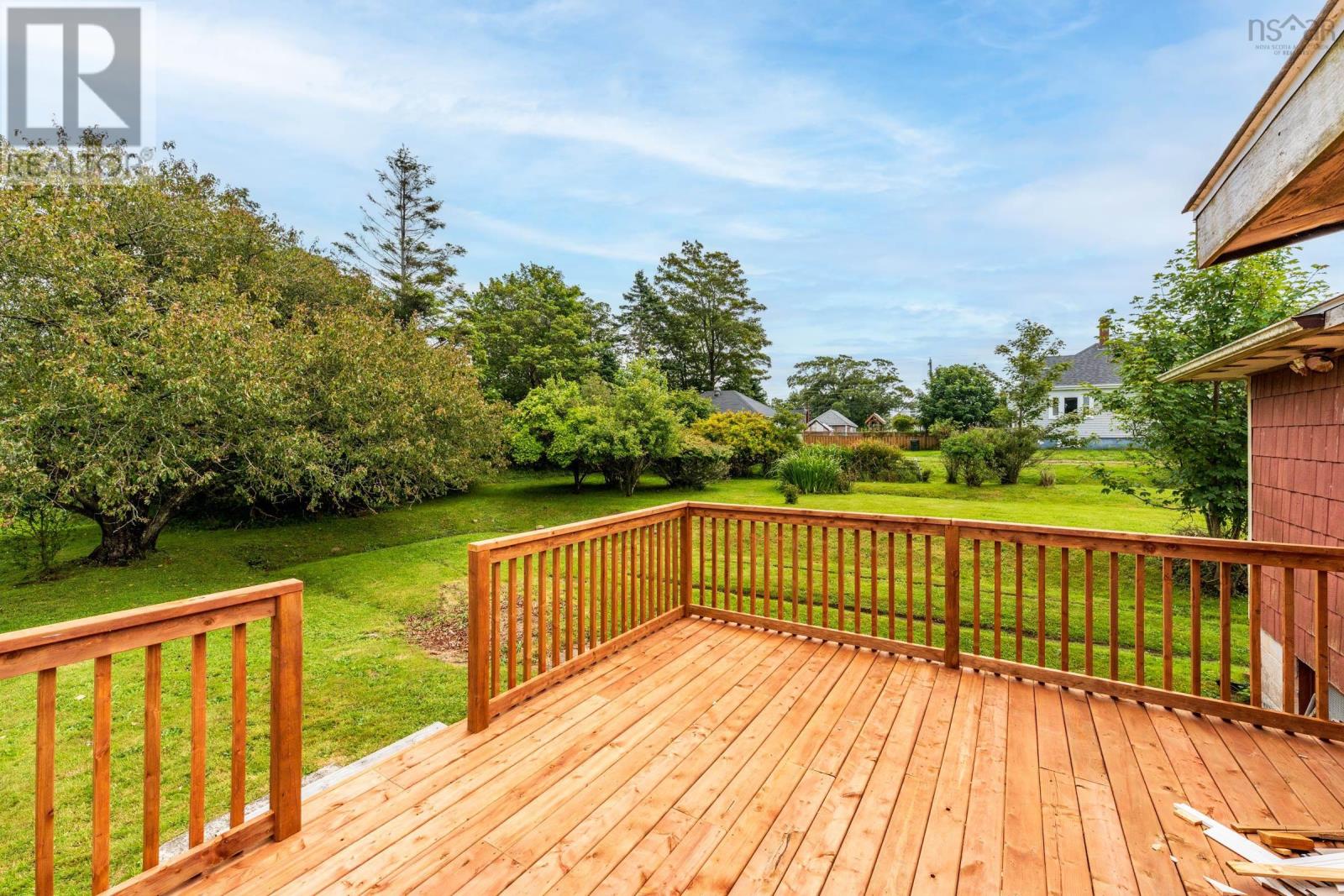 18 Shaw Avenue, Yarmouth, Nova Scotia  B5A 2T9 - Photo 32 - 202518398