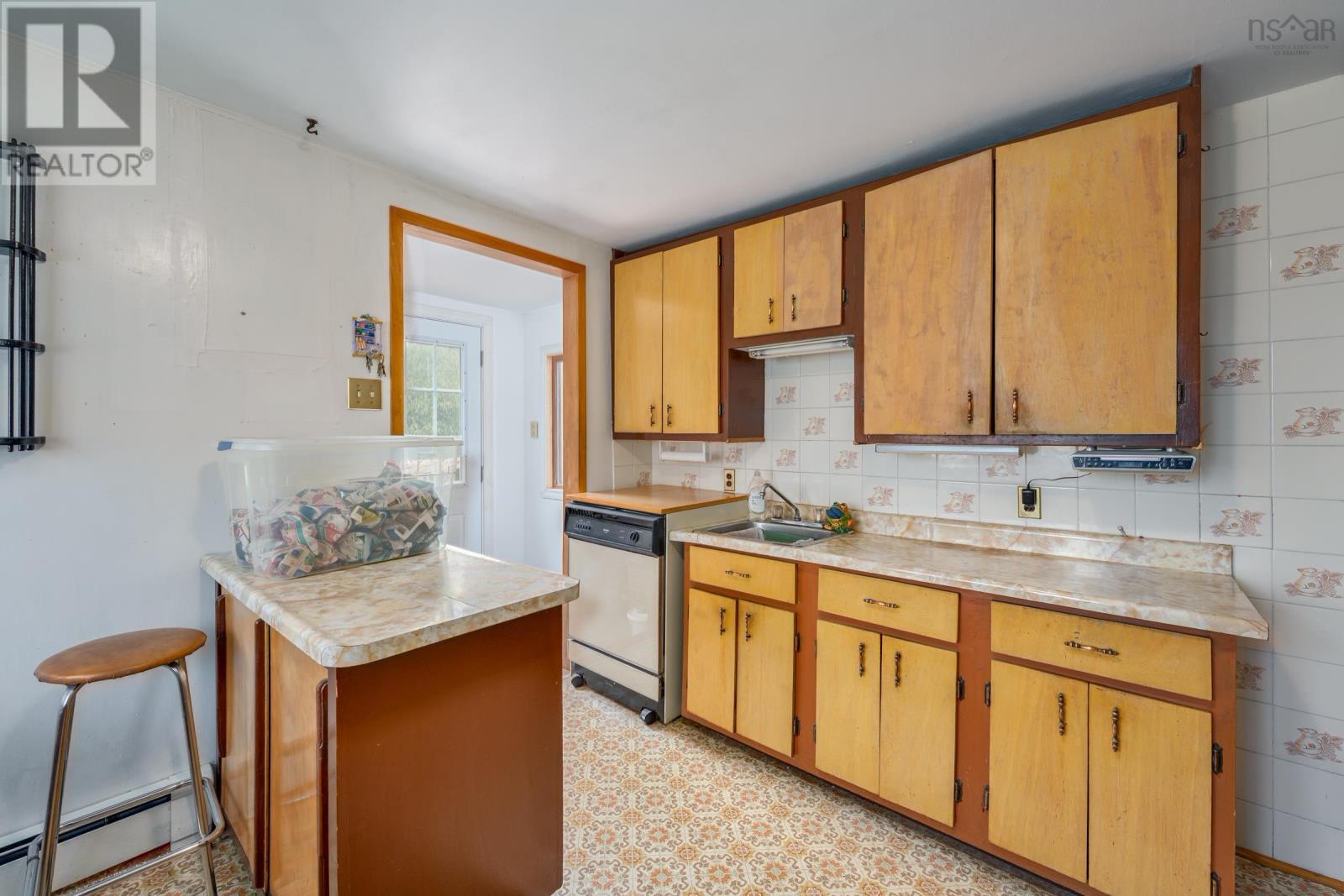 18 Shaw Avenue, Yarmouth, Nova Scotia  B5A 2T9 - Photo 7 - 202518398