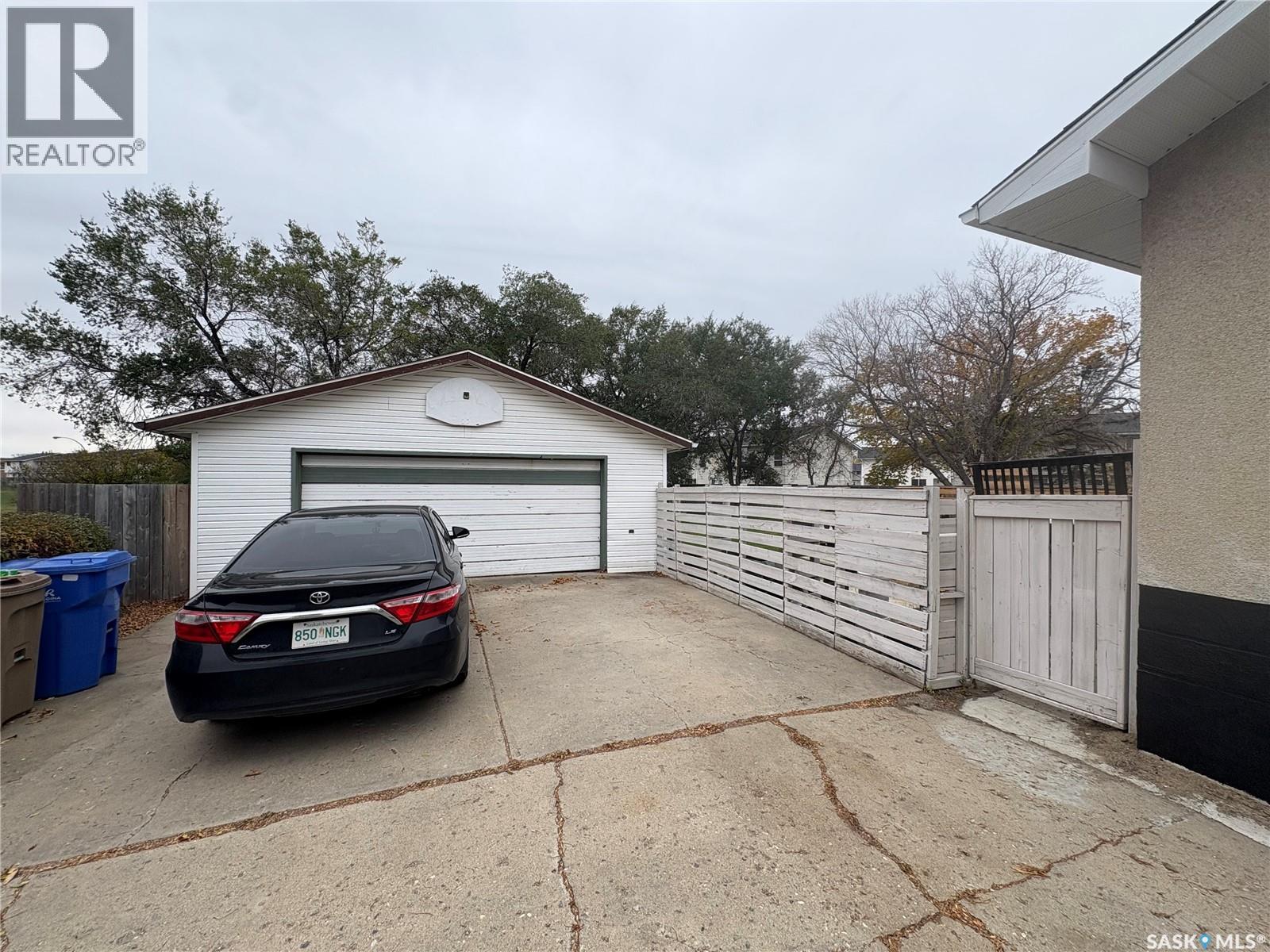 26 Bedford Crescent, Regina, Saskatchewan  S4N 1M8 - Photo 2 - SK021659
