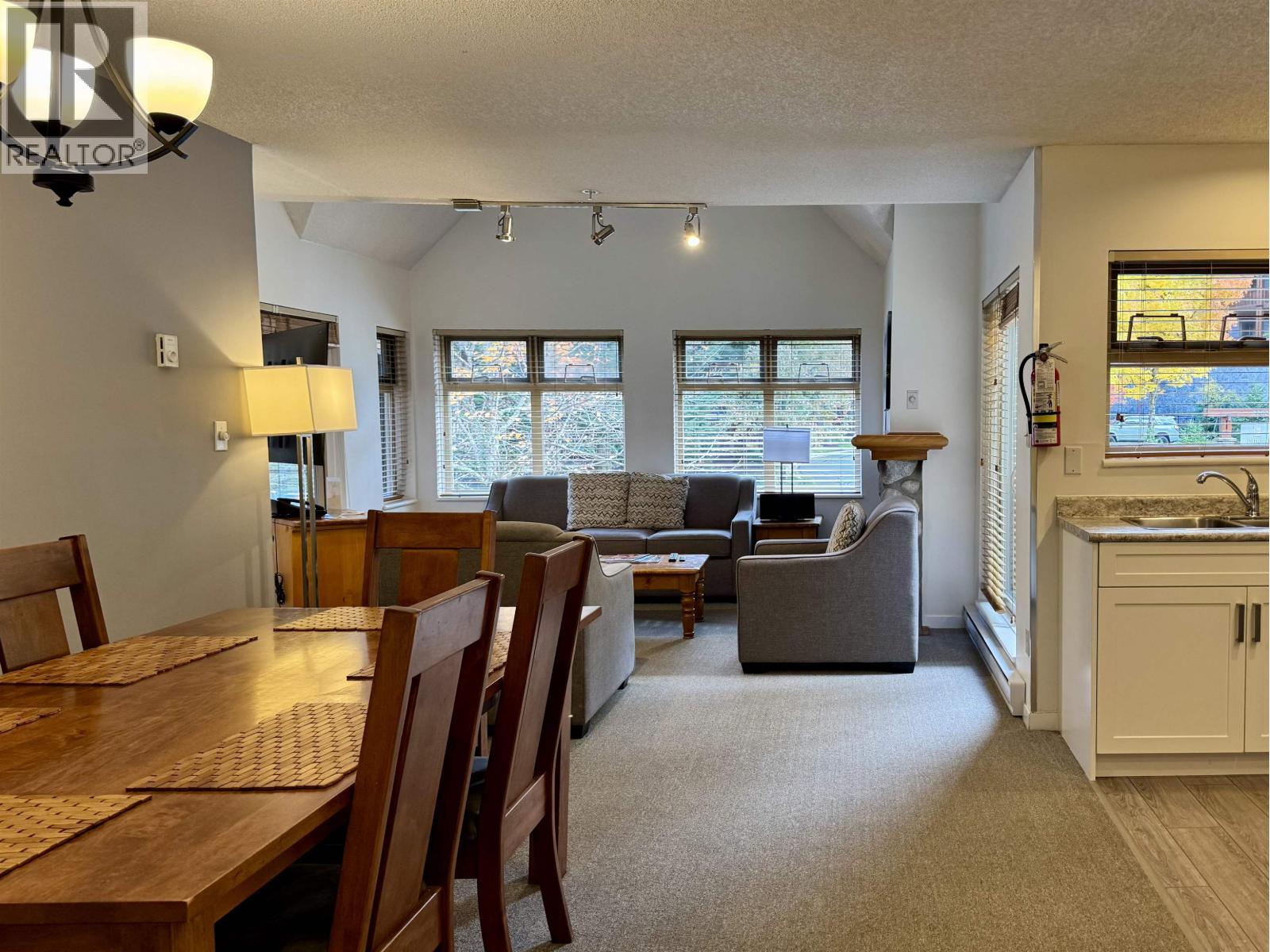 231 W7 2050 Lake Placid Road, Whistler, British Columbia  V8E 0A8 - Photo 5 - R3061591