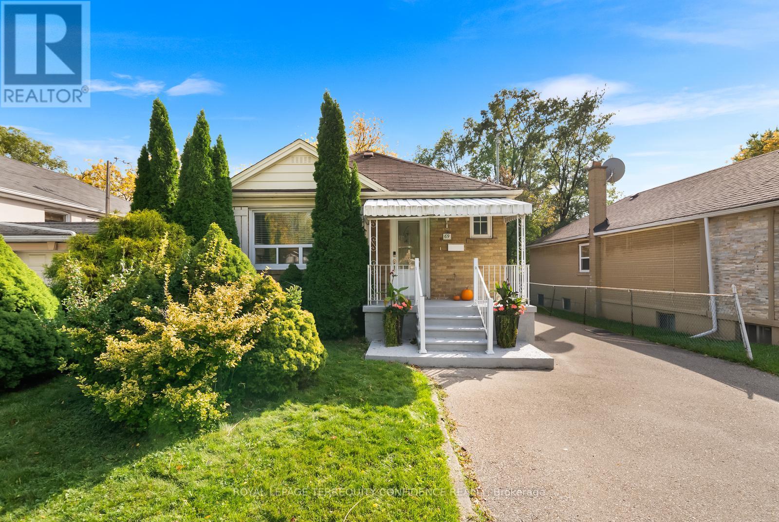 69 NIPIGON AVENUE, Toronto, Ontario