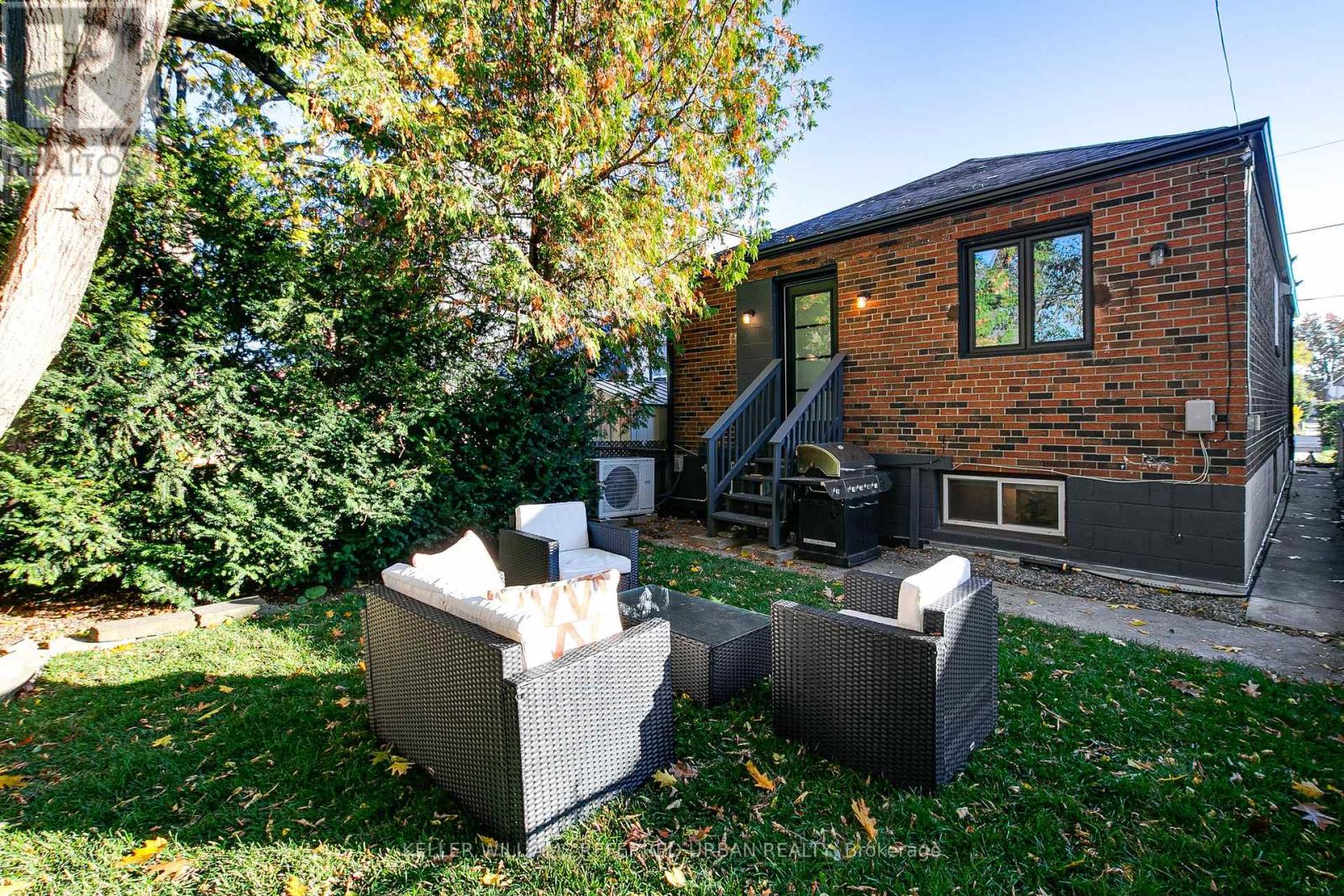 106 Leyton Avenue, Toronto, Ontario  M1L 3T8 - Photo 6 - E12481095