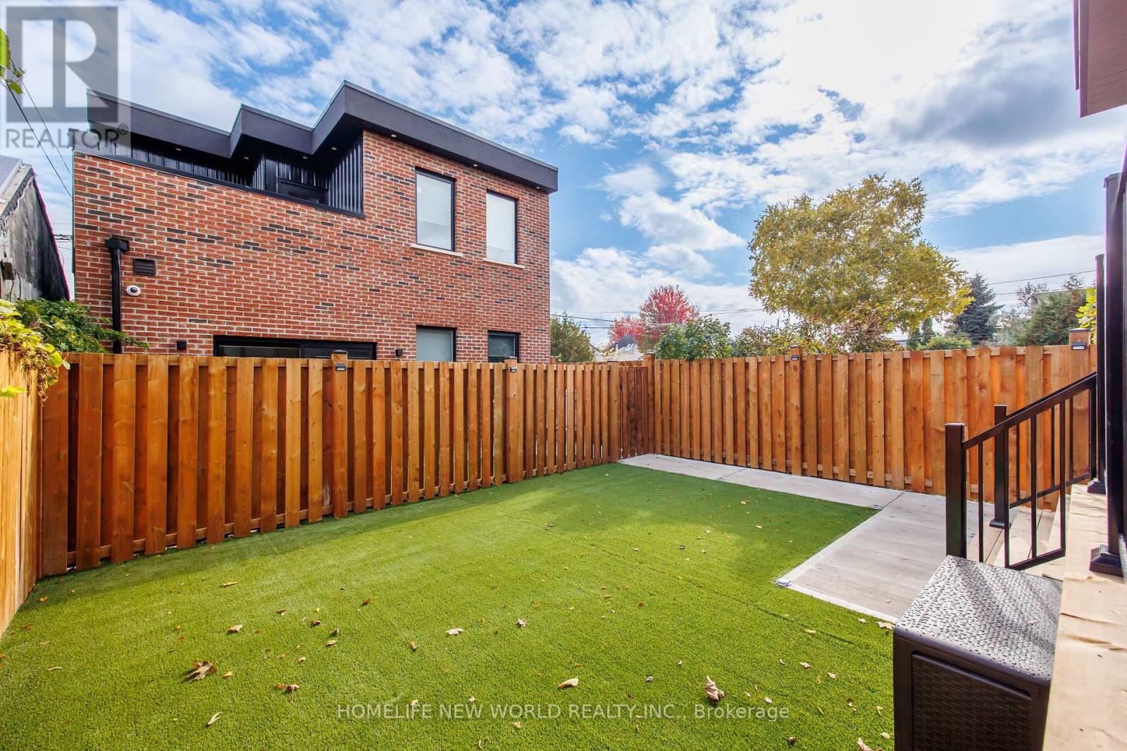 Lease - 401  - 43 Batavia Avenue, Toronto, Ontario  M6N 4A1 - Photo 18 - W12431930
