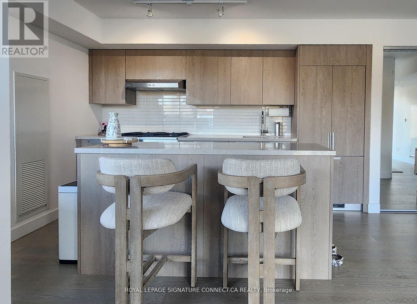 214 - 160 Kingsway Crescent, Toronto, Ontario  M8X 2R2 - Photo 3 - W12479477