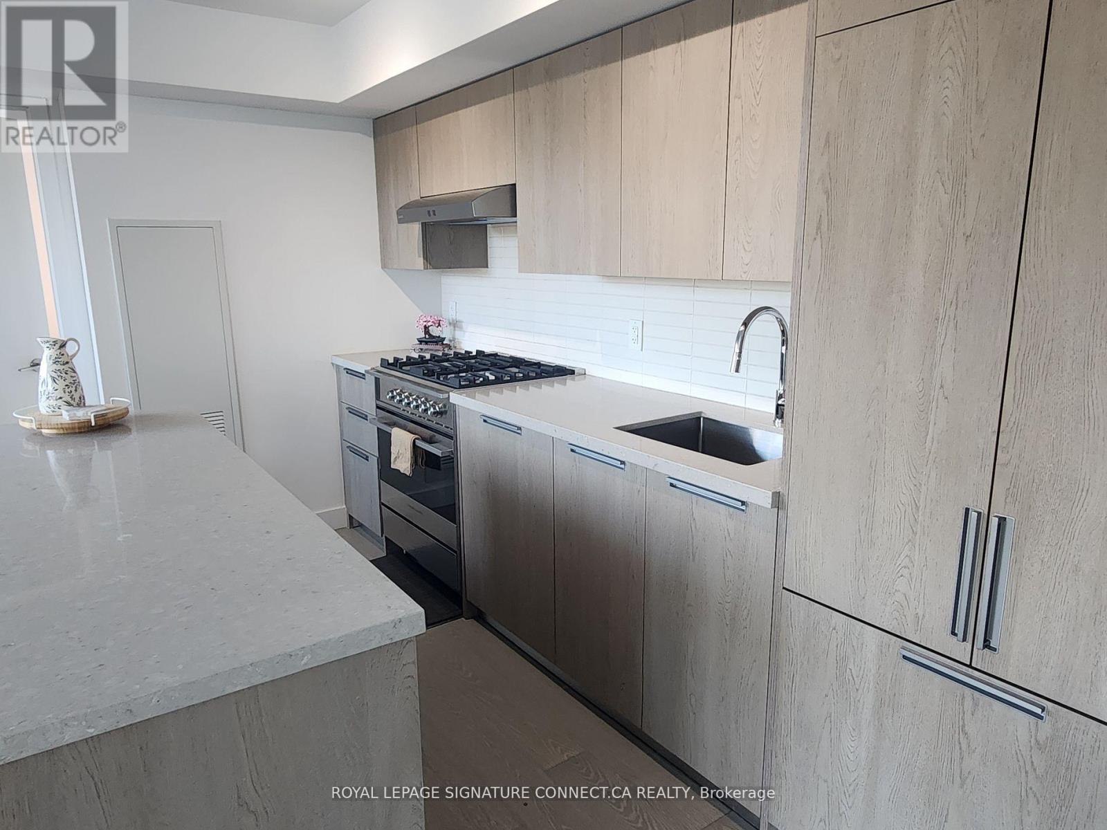 214 - 160 Kingsway Crescent, Toronto, Ontario  M8X 2R2 - Photo 4 - W12479477