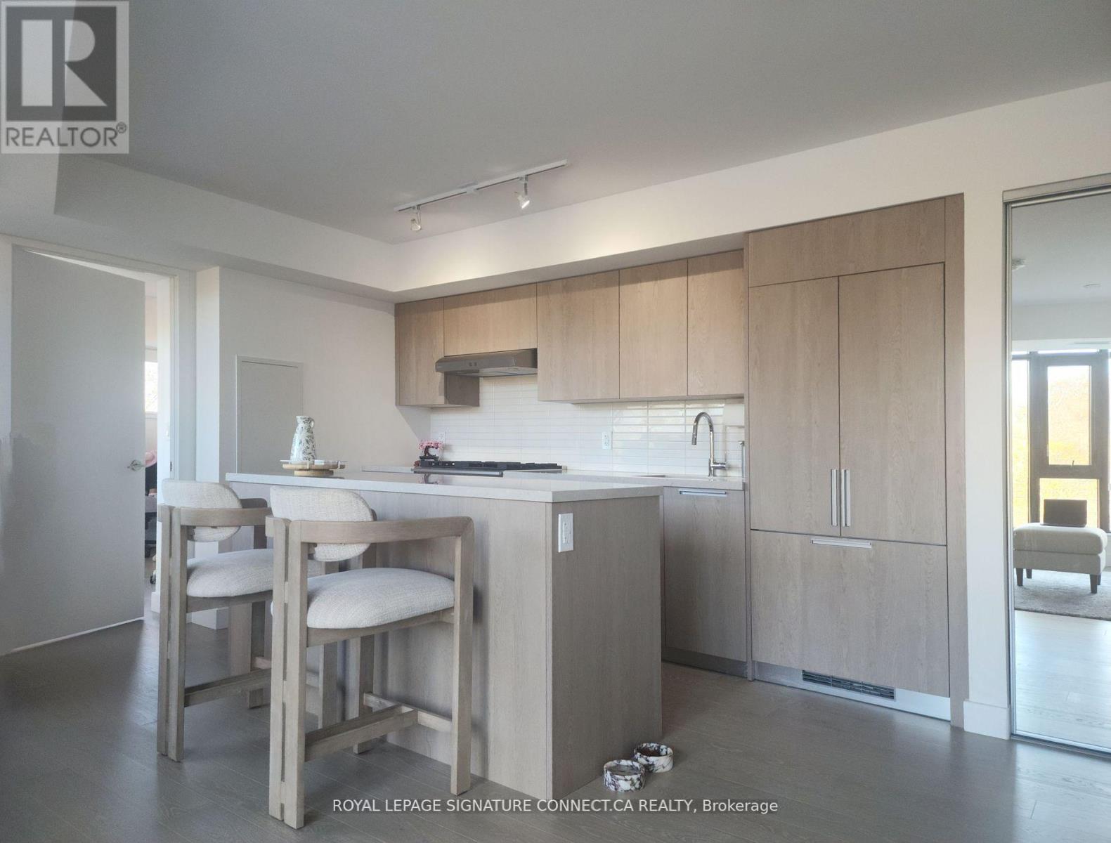 214 - 160 KINGSWAY CRESCENT, Toronto, Ontario