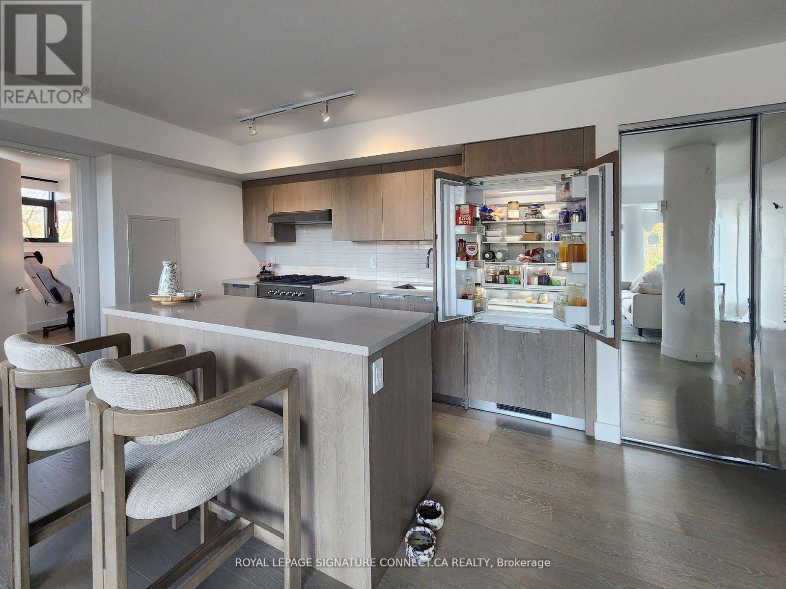 214 - 160 Kingsway Crescent, Toronto, Ontario  M8X 2R2 - Photo 2 - W12479477