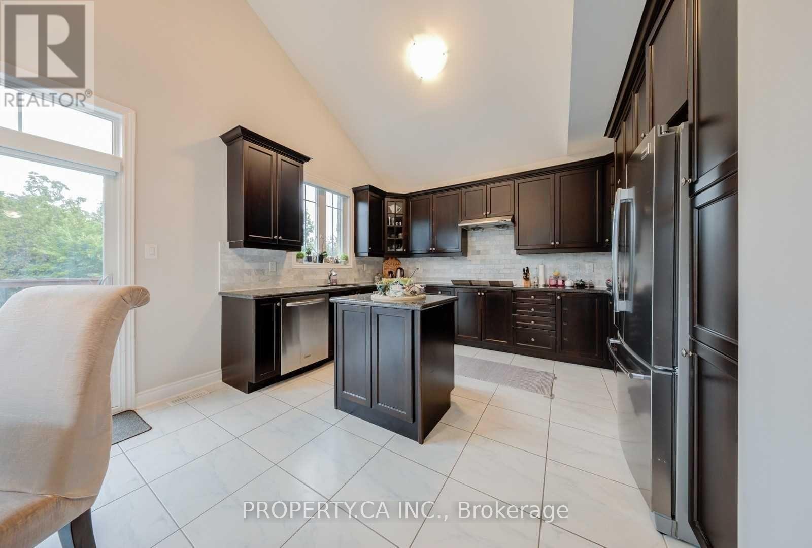 552 Valley Vista Drive, Vaughan, Ontario  L6A 3V4 - Photo 8 - N12481083