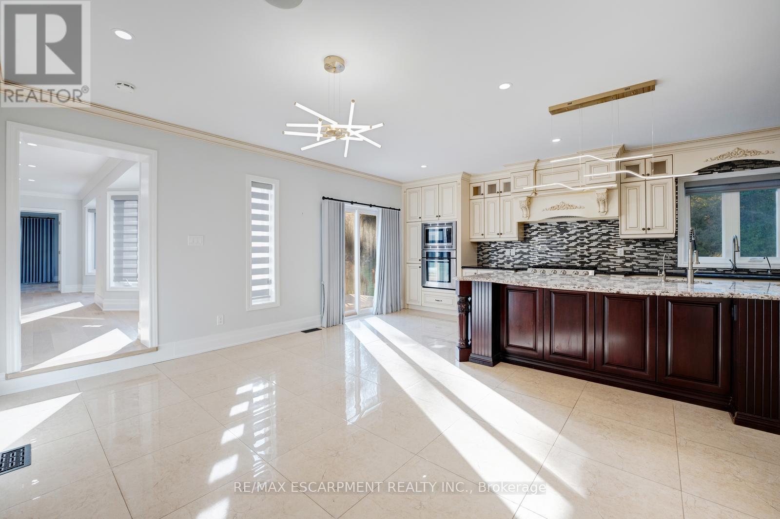 8 Ridgewood Drive, Richmond Hill, Ontario  L4E 3M1 - Photo 22 - N12481165