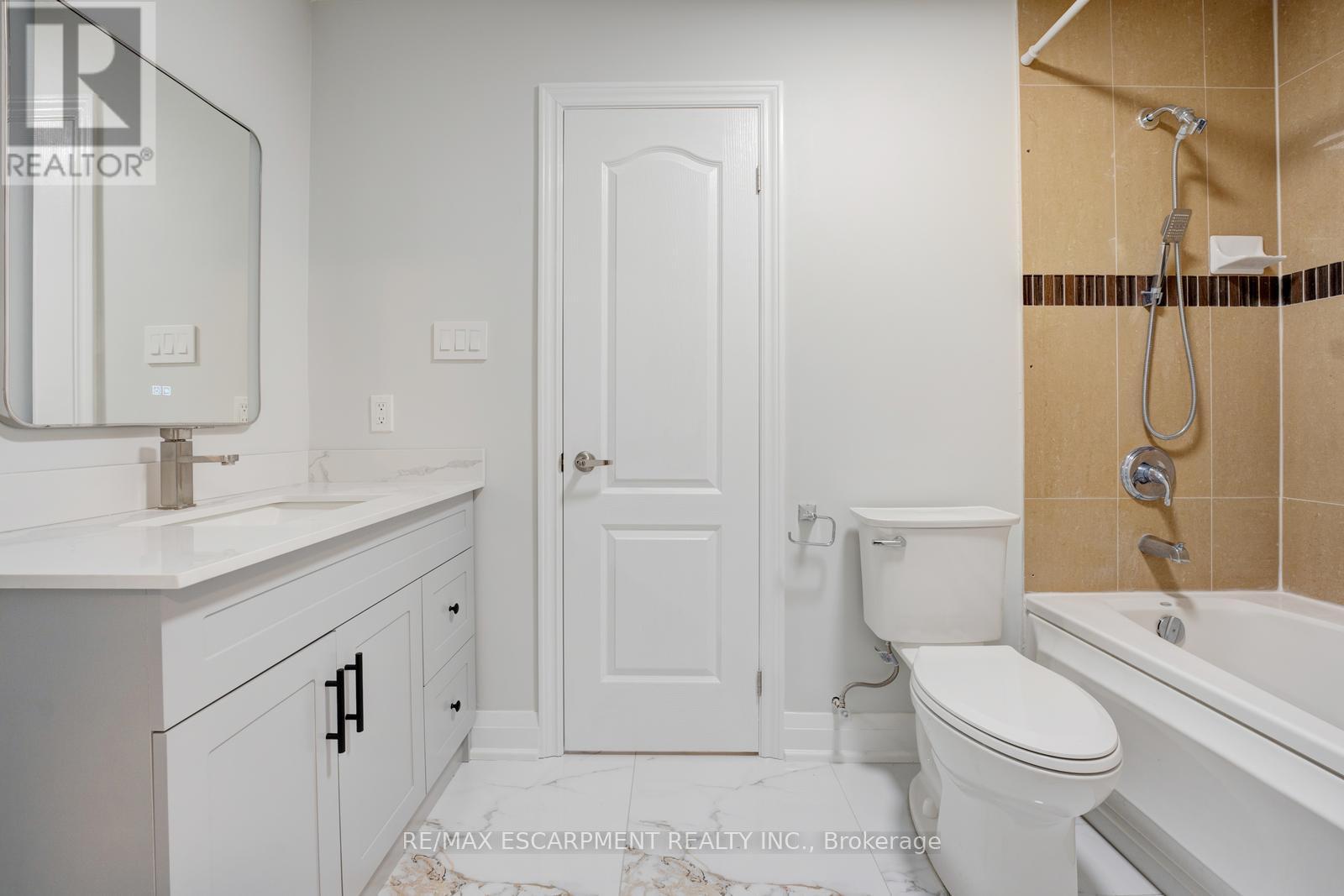 8 Ridgewood Drive, Richmond Hill, Ontario  L4E 3M1 - Photo 31 - N12481165