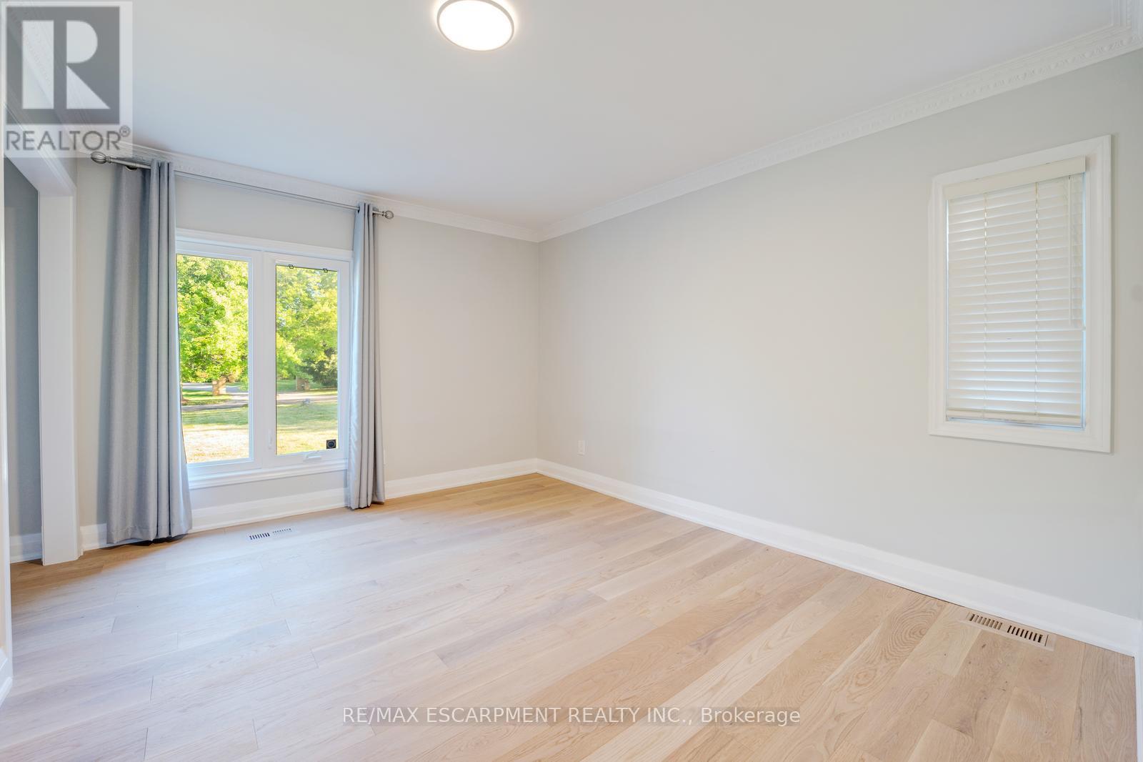 8 Ridgewood Drive, Richmond Hill, Ontario  L4E 3M1 - Photo 32 - N12481165